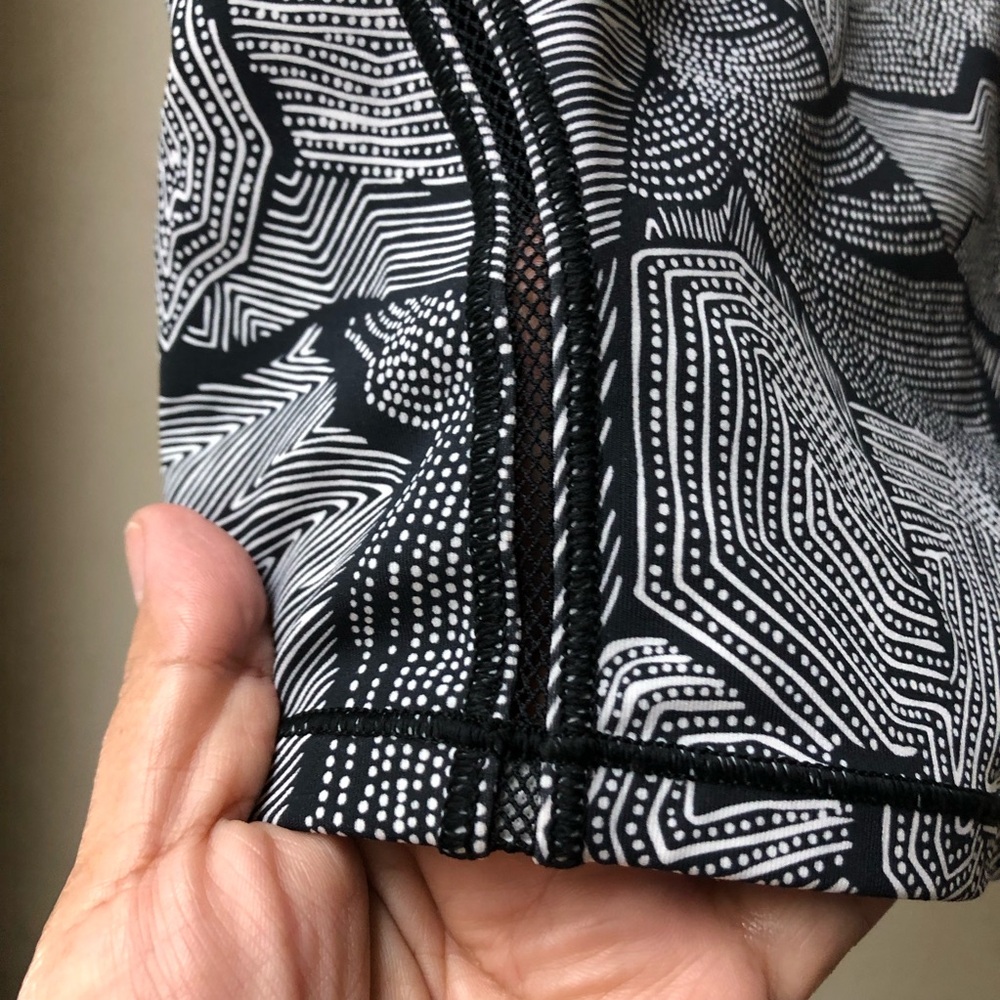Lululemon Sports Bra Black Mesh | Printed - Picture 4 of 7